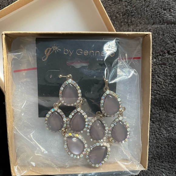 Gennaro Crystal Framed Grayish Teardrop Chandelier Earrings NIB - Picture 4 of 5
